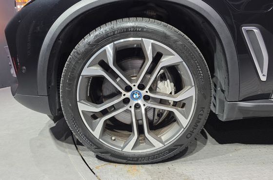 BMW X5 xDrive 45e xLine — пробег 84 406 км — фото 5 из 5