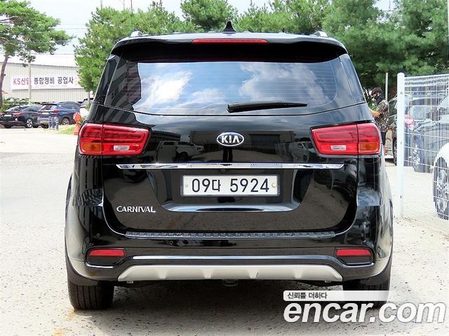 Kia Carnival из Кореи Encar
