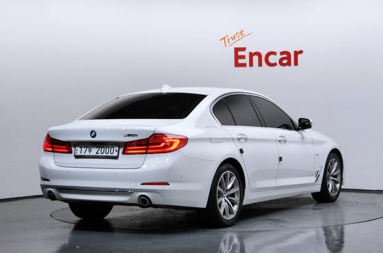 BMW 5-Series 520i Luxury — пробег 102 201 км — фото 2 из 5