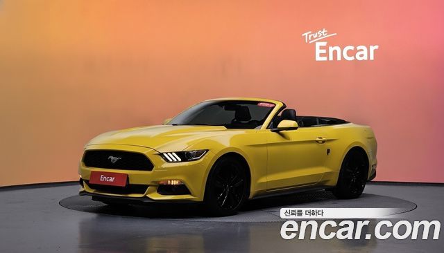 Ford Mustang Convertible — пробег 68 602 км — фото 1 из 5