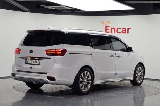 Kia Carnival 9-Seater Prstige — пробег 99 983 км — фото 2 из 5