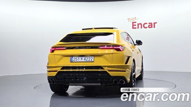 Lamborghini Urus из Кореи Encar
