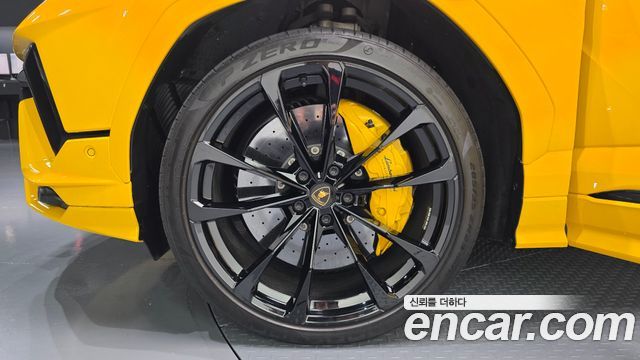 Lamborghini Urus из Кореи Encar