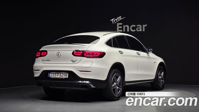 Mercedes-Benz GLC-Class GLC300e 4MATIC Coupe — пробег 105 202 км — фото 2 из 5