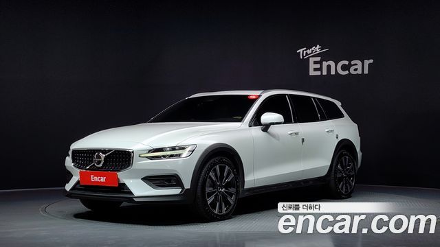Volvo V60 B5 Ultimate AWD — пробег 41 020 км — фото 1 из 5