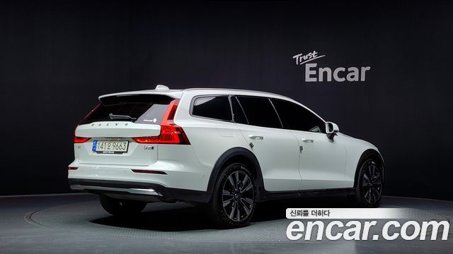 Volvo V60 B5 Ultimate AWD — пробег 41 020 км — фото 2 из 5