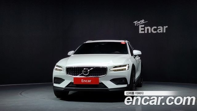 Volvo V60 B5 Ultimate AWD — пробег 41 020 км — фото 3 из 5
