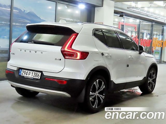 Volvo XC40 B4 Inscription — пробег 32 172 км — фото 4 из 5