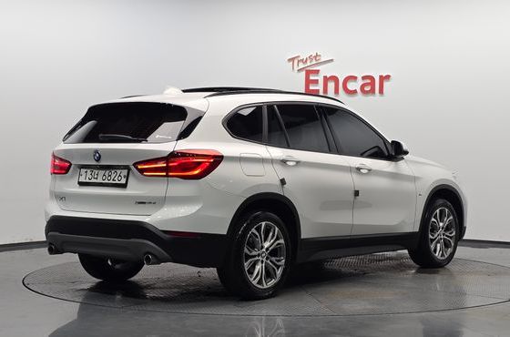 BMW X1 xDrive 18d Joy — пробег 73 678 км — фото 2 из 5