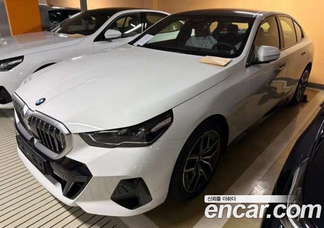 BMW 5-Series 520i M Sport — пробег 1 км — фото 2 из 5