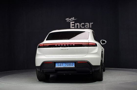 Porsche Macan Base 4 — пробег 14 306 км — фото 4 из 5