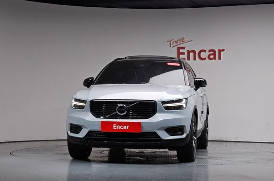 Volvo XC40 T4 R-Design — пробег 40 123 км — фото 3 из 5