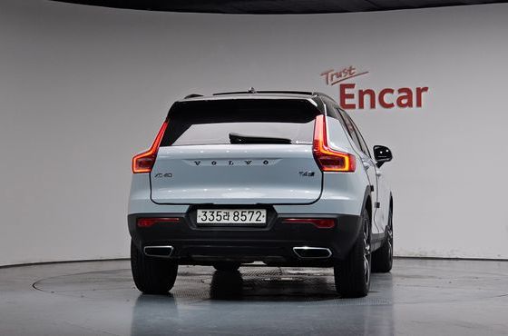 Volvo XC40 T4 R-Design — пробег 40 123 км — фото 4 из 5