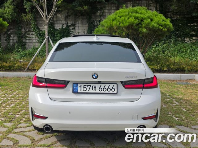 BMW 3-Series 330i Luxury — пробег 48 829 км — фото 5 из 5