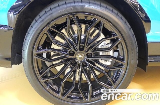 Lamborghini Urus 4.0 V8 SE — пробег 8 150 км — фото 4 из 5