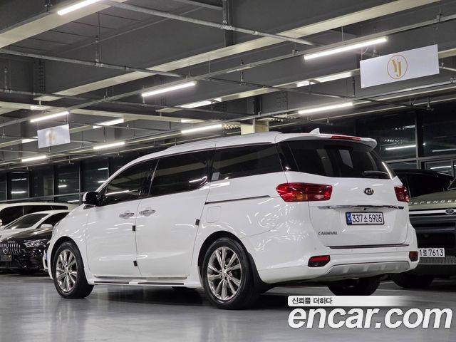 Kia Carnival из Кореи Encar