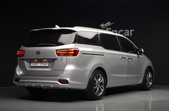 Kia Carnival 7-Seater Limousine VIP — пробег 48 171 км — фото 2 из 5
