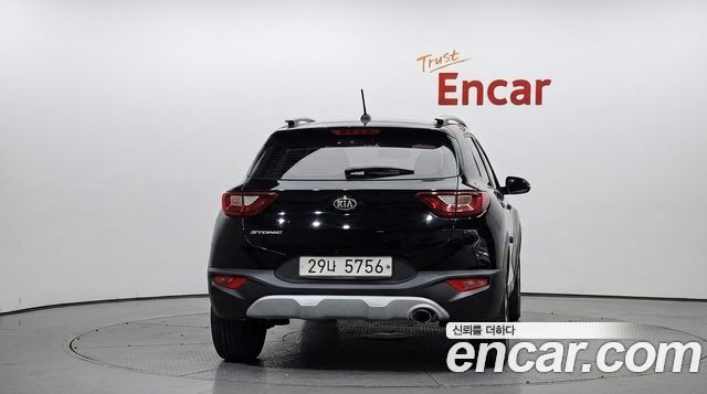 Kia Stonic из Кореи Encar