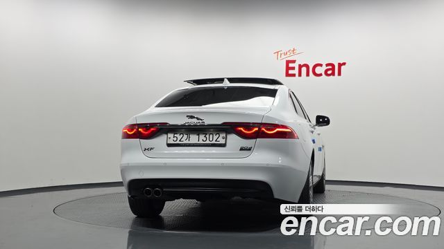 Jaguar XF 20d Portfolio AWD — пробег 92 044 км — фото 4 из 5