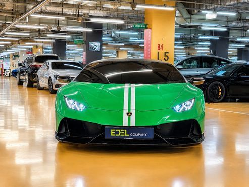 Lamborghini Huracan LP640-4 EVO Spyder — пробег 50 км — фото 1 из 5