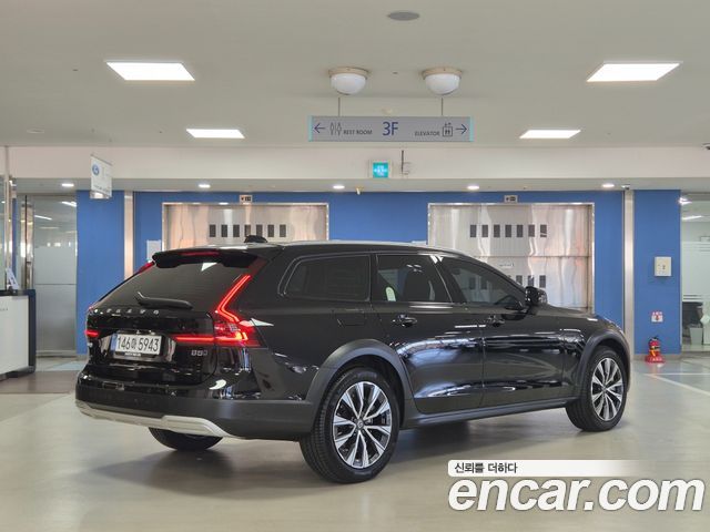 Volvo V90 B5 Ultra AWD — пробег 7 784 км — фото 2 из 5