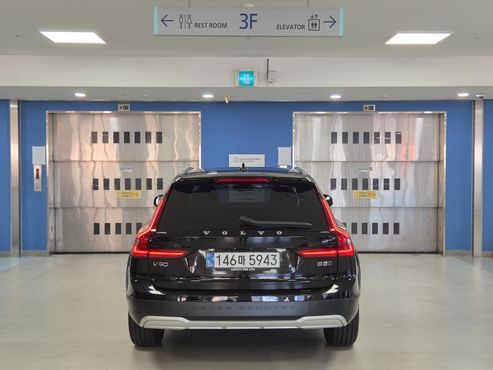 Volvo V90 B5 Ultra AWD — пробег 7 784 км — фото 4 из 5