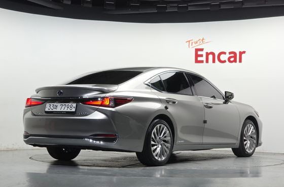 Lexus ES Executive — пробег 25 569 км — фото 2 из 5