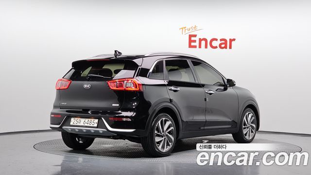 Kia Niro Prestige — пробег 80 756 км — фото 2 из 5