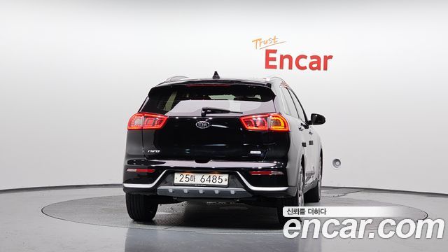 Kia Niro Prestige — пробег 80 756 км — фото 4 из 5