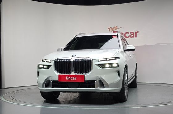 BMW X7 xDrive 40i Design Pure Excellence 7-Seater — пробег 10 593 км — фото 3 из 5