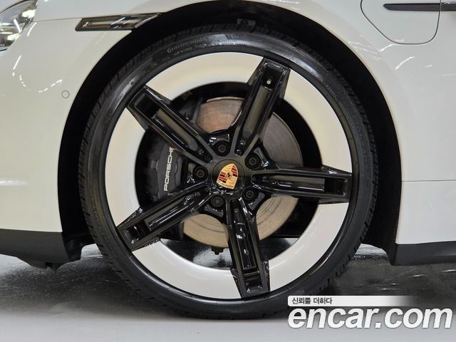 Porsche Taycan Base — пробег 14 980 км — фото 5 из 5