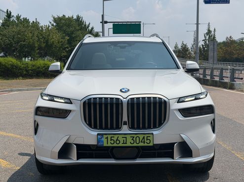 BMW X7 xDrive 40i Design Pure Excellence 6-Seater — пробег 11 343 км — фото 1 из 5