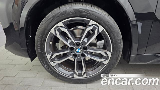BMW X1 xDrive 20i M Sport — пробег 29 987 км — фото 5 из 5