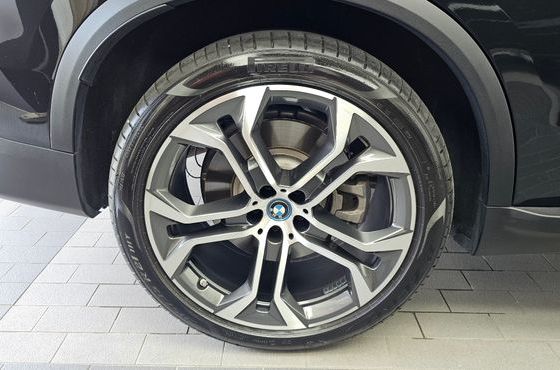 BMW X5 xDrive 50e xLine — пробег 29 500 км — фото 5 из 5