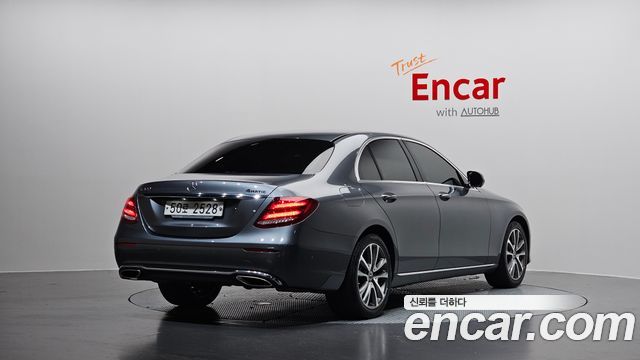Mercedes-Benz E-Class E300 4MATIC Avnatgarde — пробег 78 972 км — фото 2 из 5