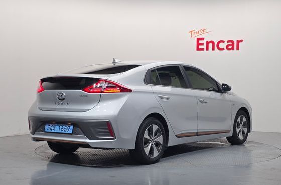 Hyundai Ioniq Q — пробег 36 050 км — фото 2 из 5
