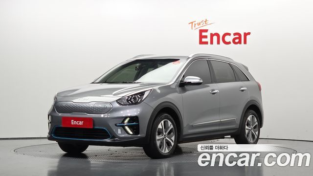 Kia Niro Prestige — пробег 74 513 км — фото 1 из 5