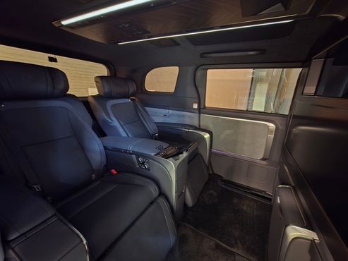 Lexus LM 500h Executive — пробег 2 700 км — фото 5 из 5