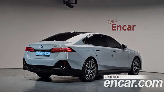 BMW i5 eDrive 40 M Sport — пробег 18 106 км — фото 2 из 5