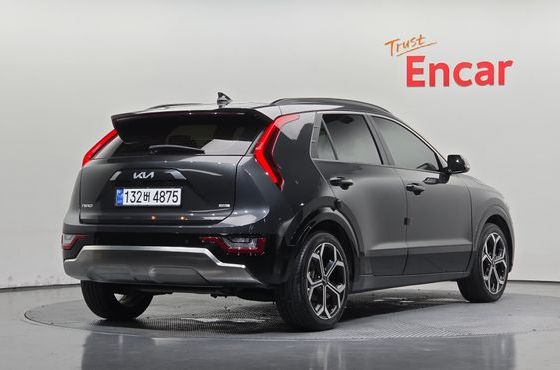 Kia Niro Prestige — пробег 70 703 км — фото 2 из 5