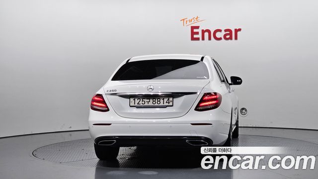 Mercedes-Benz E-Class E250 Avantgarde — пробег 127 566 км — фото 4 из 5