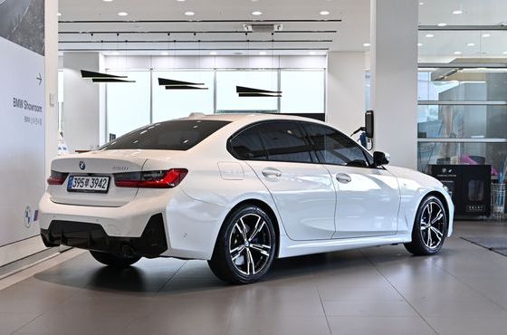 BMW 3-Series 320i M Sport — пробег 11 026 км — фото 4 из 5
