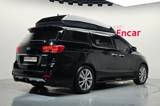 Kia Carnival 9-Seater Hi-Limousine Noblesse Special — пробег 66 648 км — фото 2 из 5