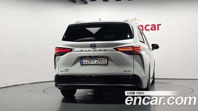 Toyota Sienna 2.5 Hybrid AWD — пробег 27 472 км — фото 4 из 5