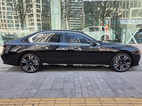 BMW 7-Series 750e xDrive M Sport — пробег 3 980 км — фото 2 из 5