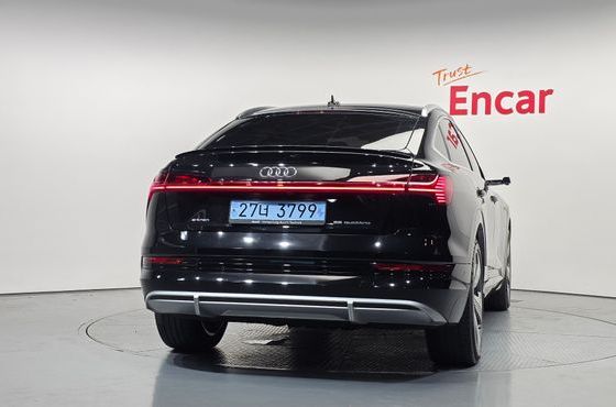 Audi e-tron 55 Quattro Sportback — пробег 63 725 км — фото 4 из 5
