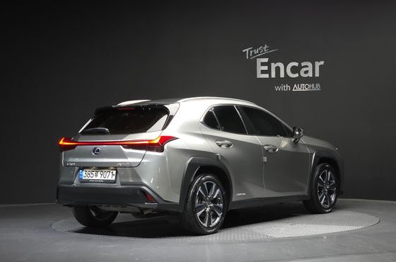 Lexus UX 2.0 AWD — пробег 98 550 км — фото 2 из 5