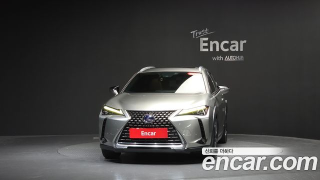 Lexus UX 2.0 AWD — пробег 98 550 км — фото 3 из 5