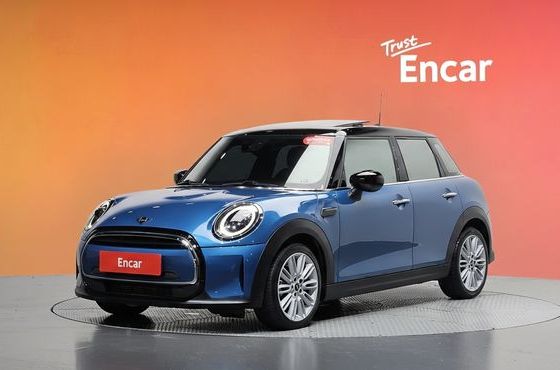 Mini Cooper 5Door Classic Plus Launch Pack Third Generation — пробег 75 605 км — фото 1 из 5
