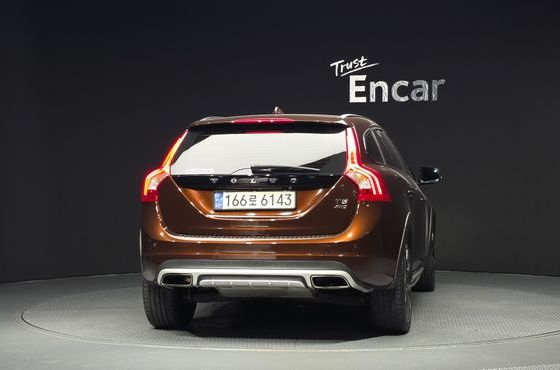 Volvo V60 T5 AWD — пробег 109 202 км — фото 4 из 5